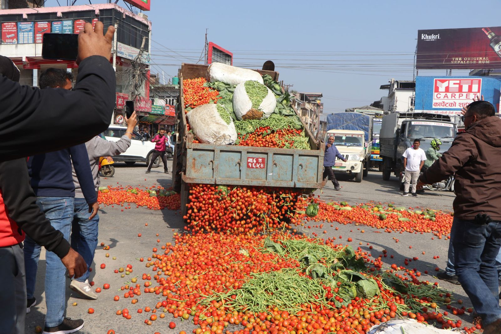 ३ दशकदेखिको किसान आन्दोलन : बजार छैन, सरकार सुन्दैन